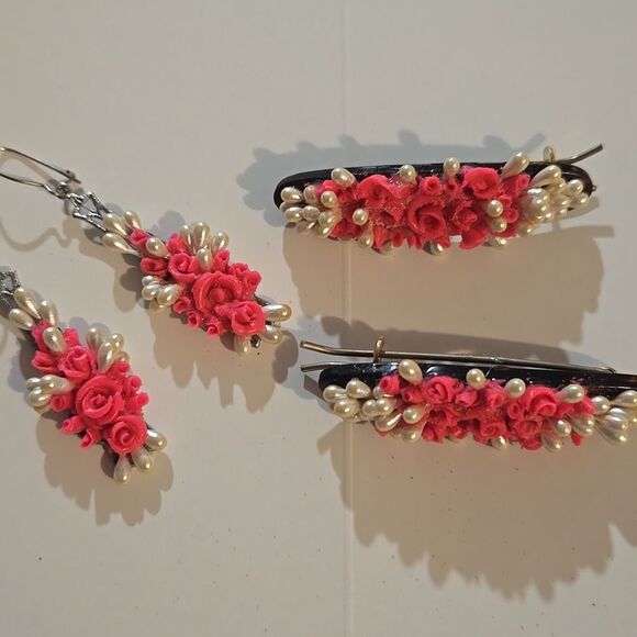 VTG Roses And Perals French Style Hair Barrette & Matching Earrings - Picture 1 of 14